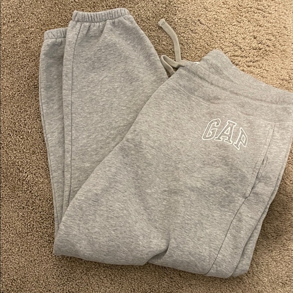 GAP Women’s Sweatpants Light Gray and Dark Gray - Lot of 2 Size Large - Picture 2 of 5